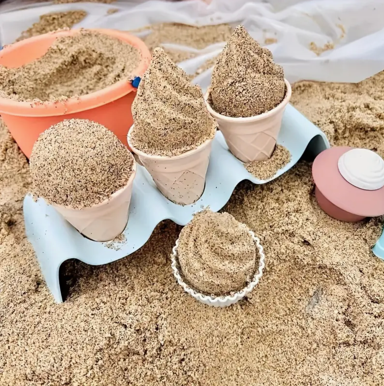 Scoops of Fun: Play Sand & Paint Kit